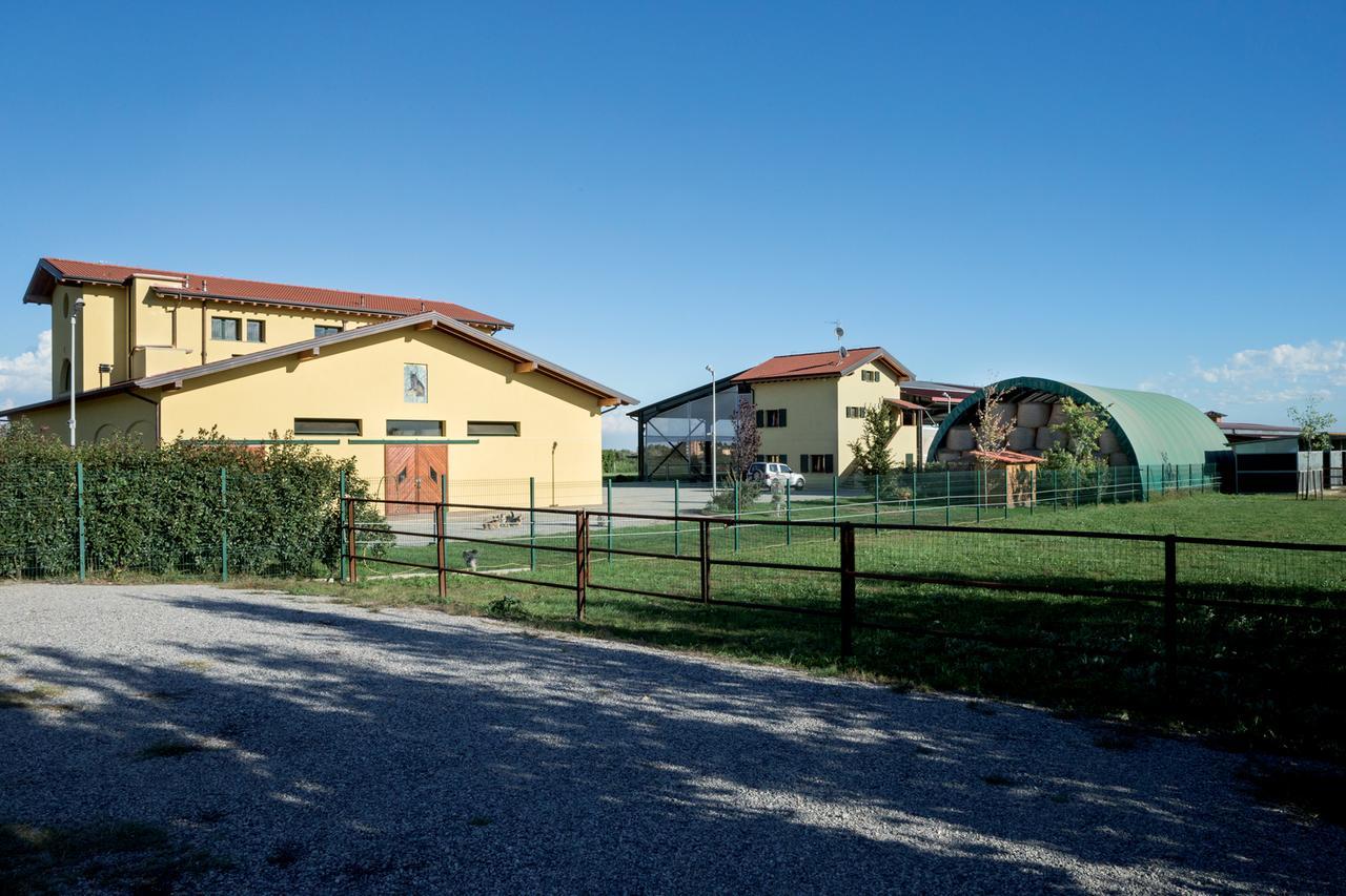 Agriturismo Camisi Qh Cambiago Εξωτερικό φωτογραφία